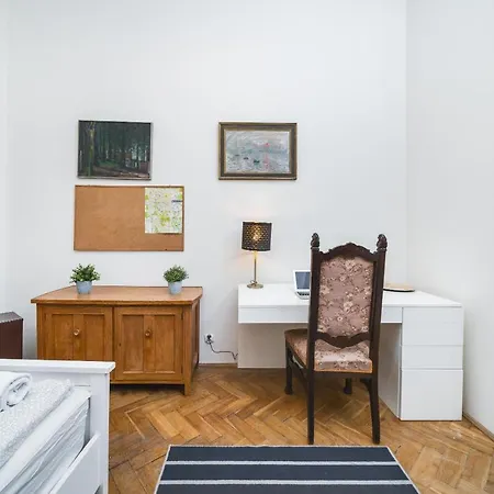 Da Vinci - Antique In The Old Town Apartman